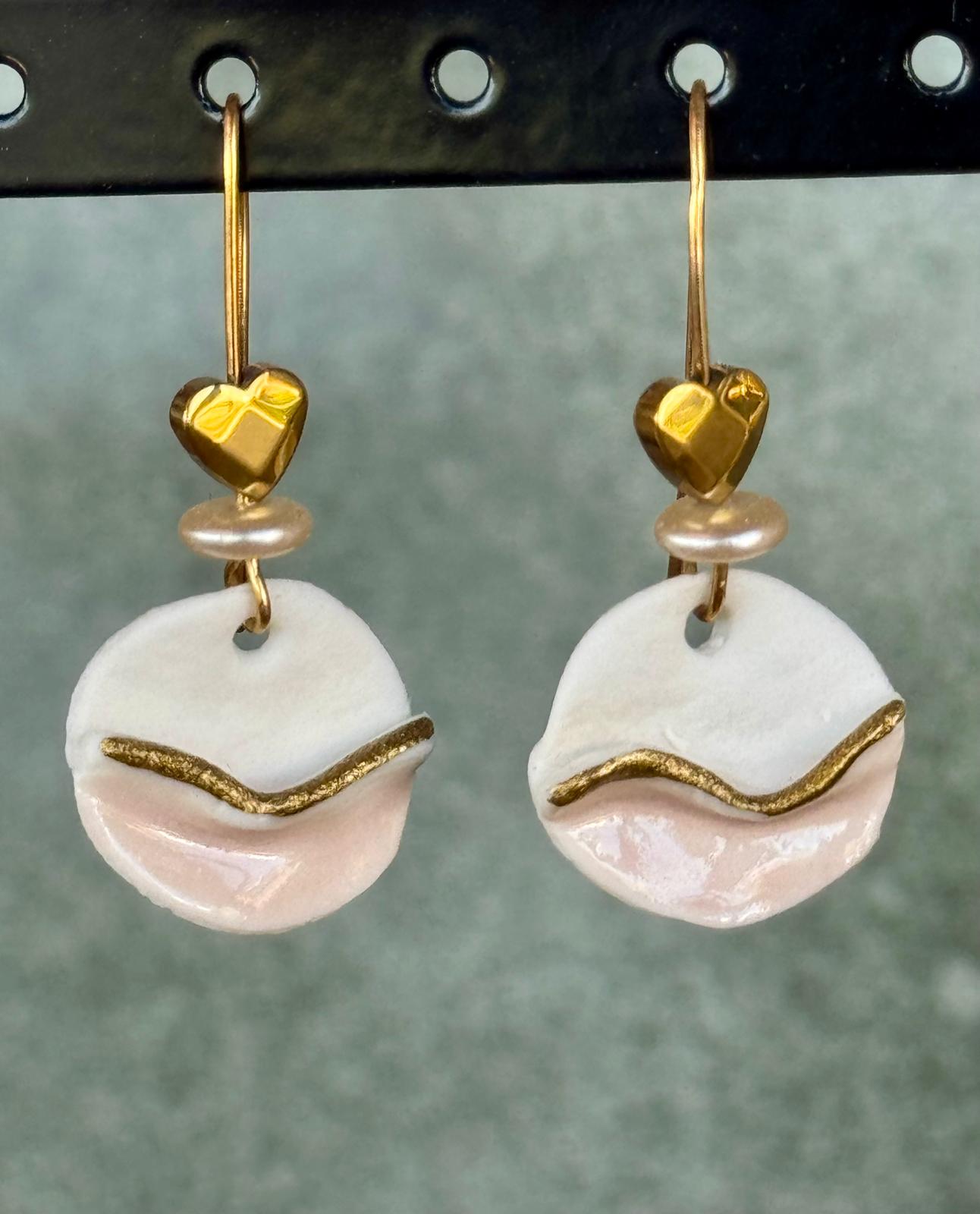 Oorring porselein cirkel met hartje