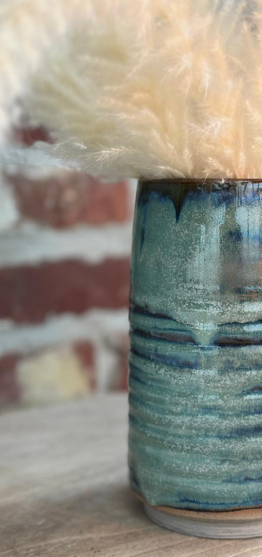 blauwe vaas met ribbels