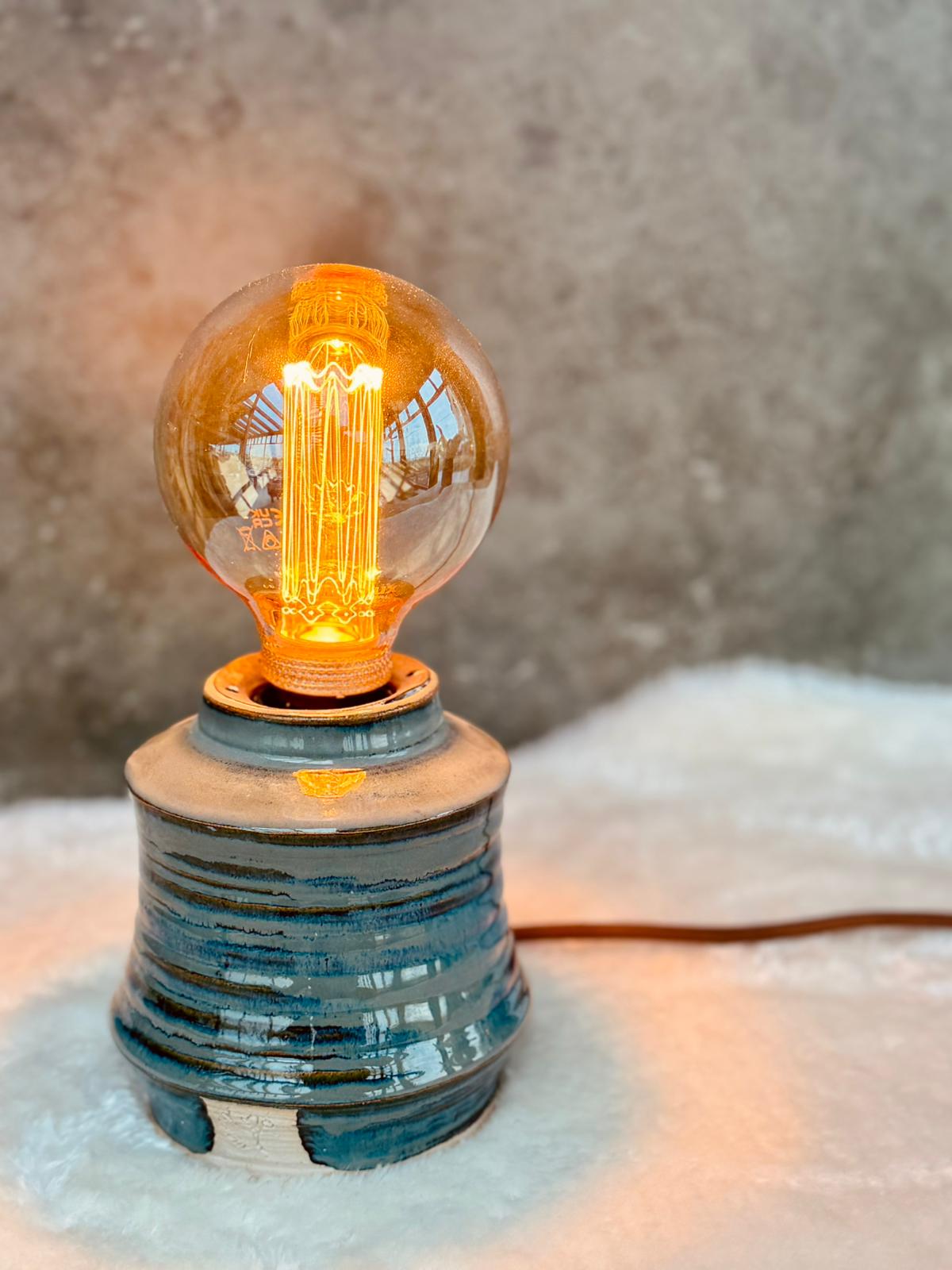 sfeerlamp met warmblauw glazuur