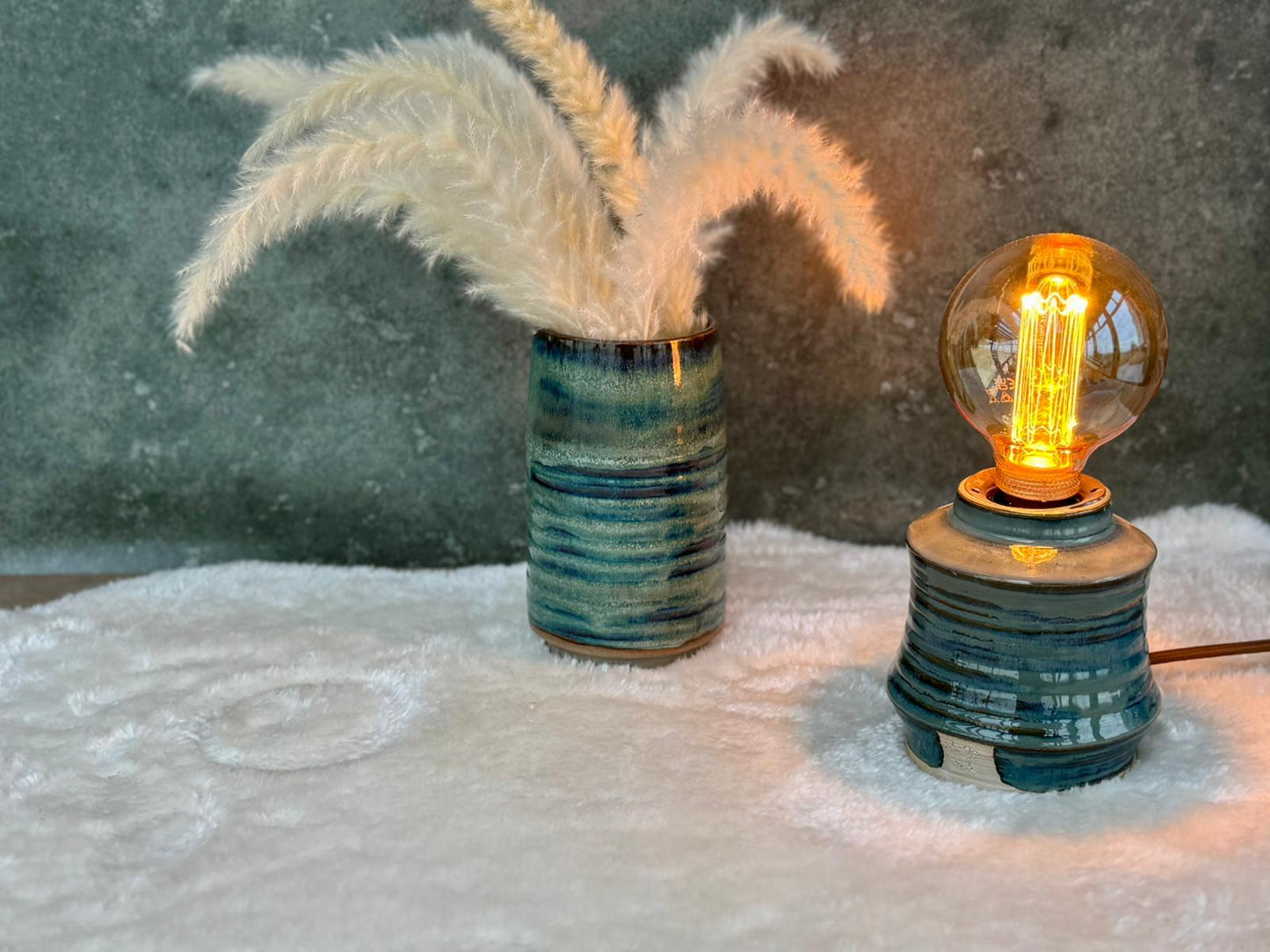 sfeerlamp met warmblauw glazuur