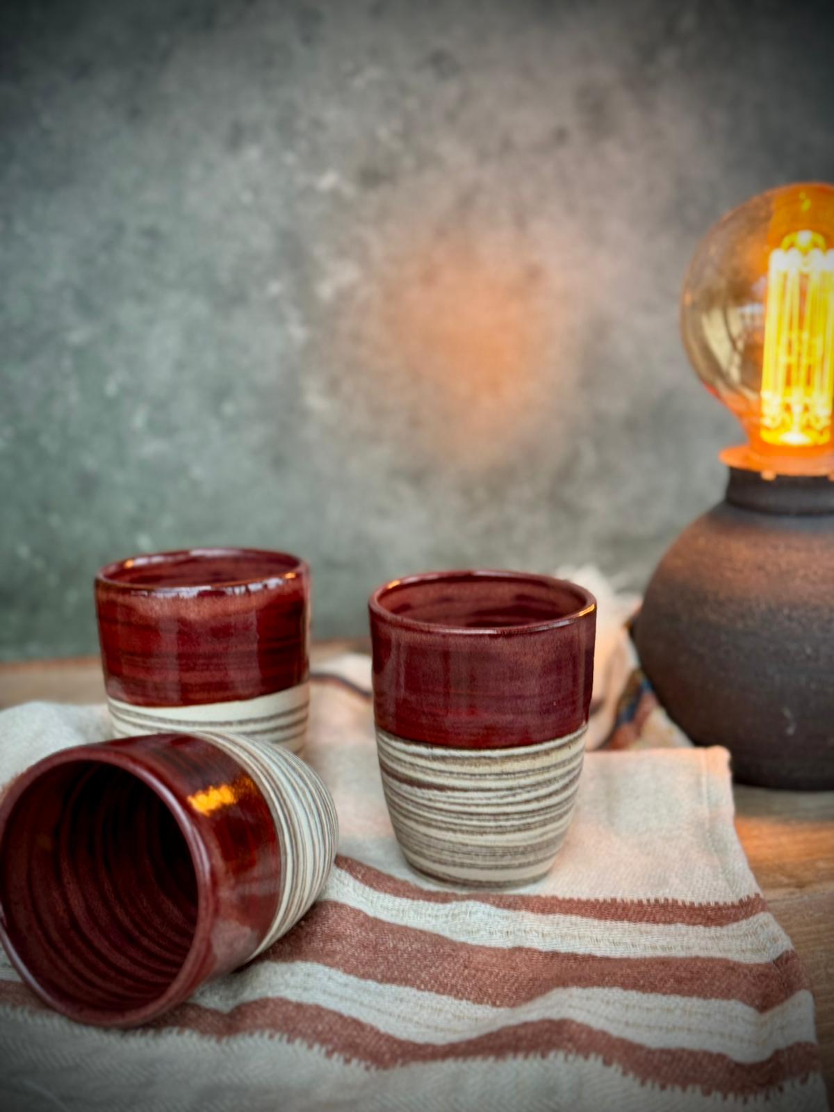 Gemarmerd tasje met rode rand