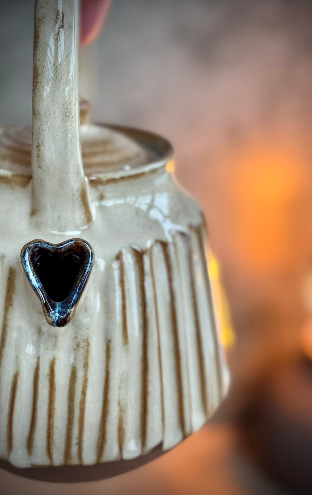 Beige hartjestheepot