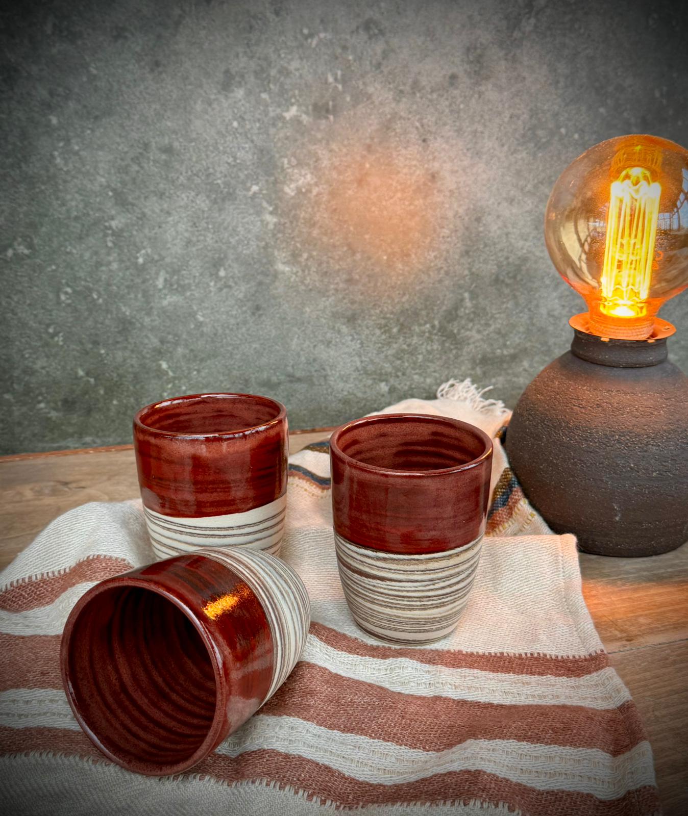 Gemarmerd tasje met rode rand