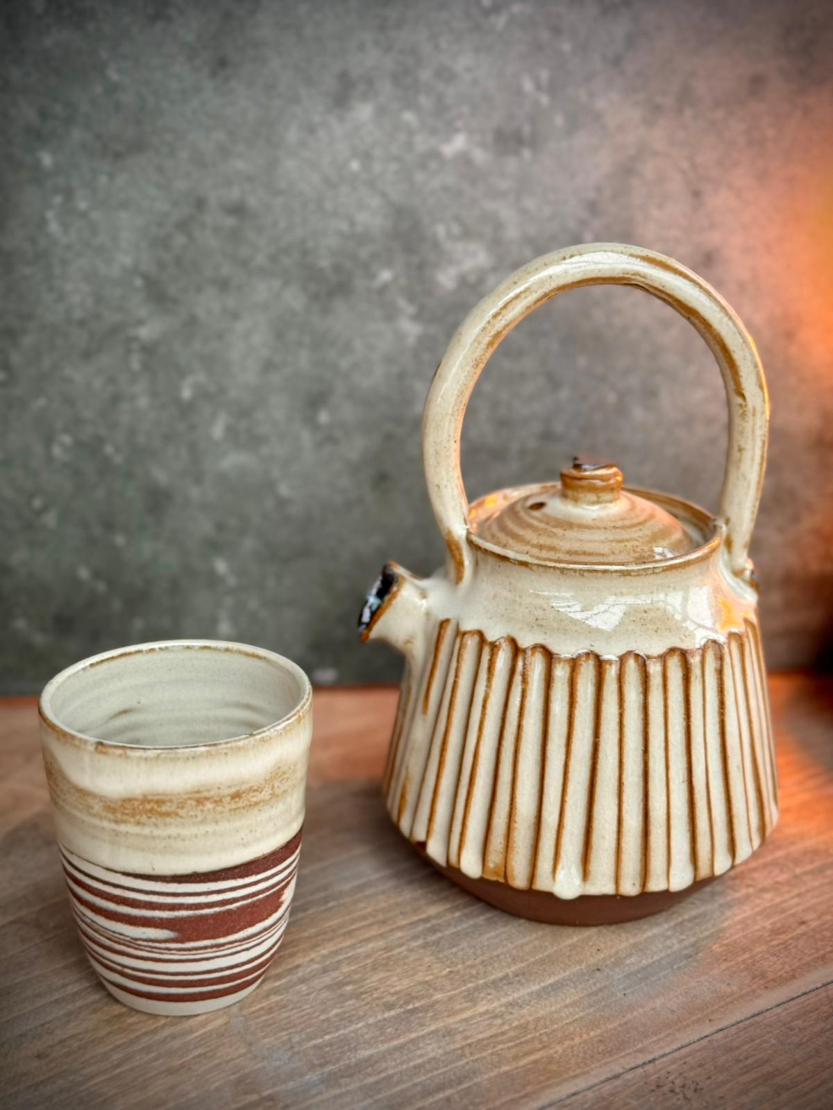 Beige hartjestheepot