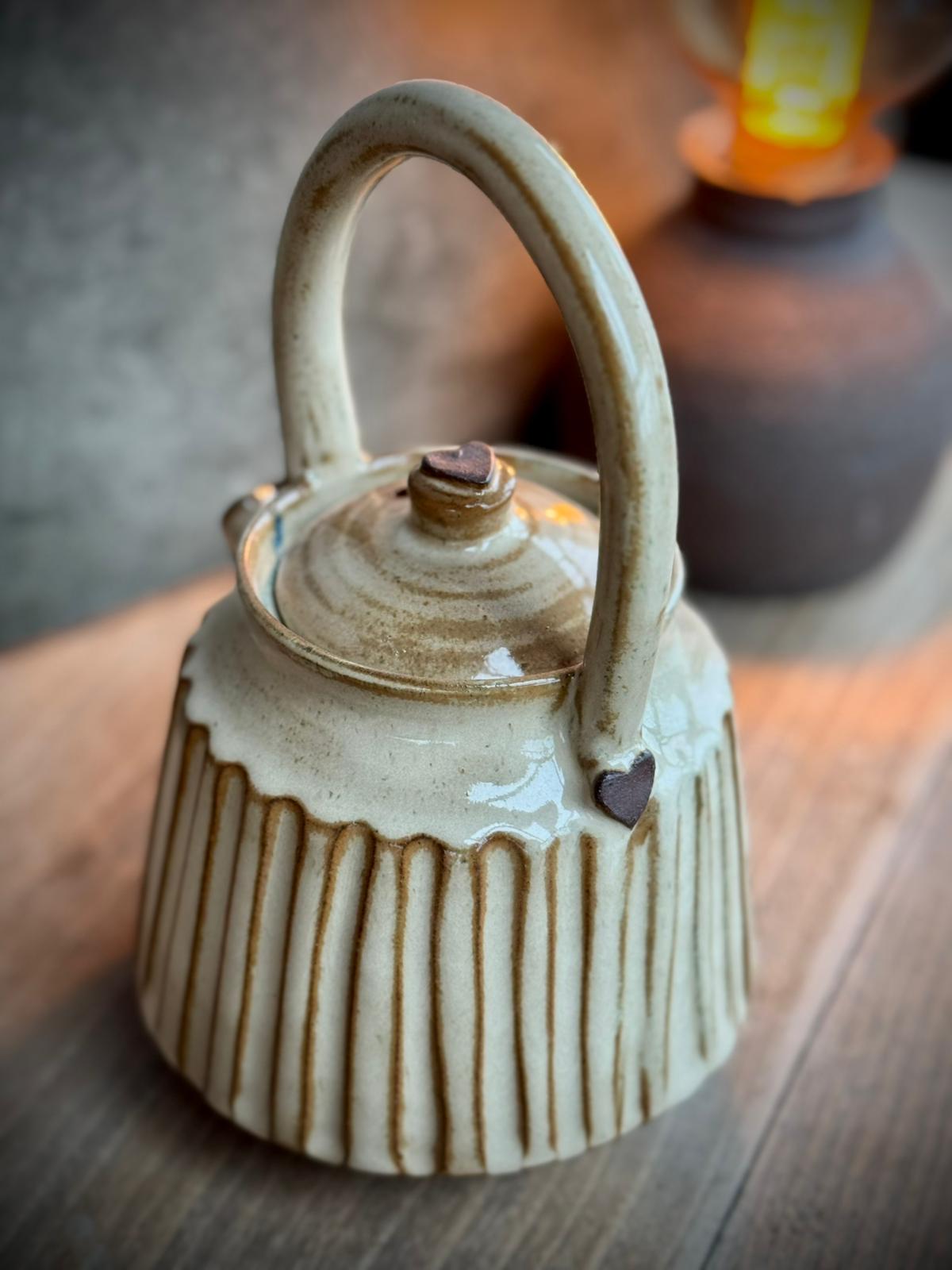 Beige hartjestheepot