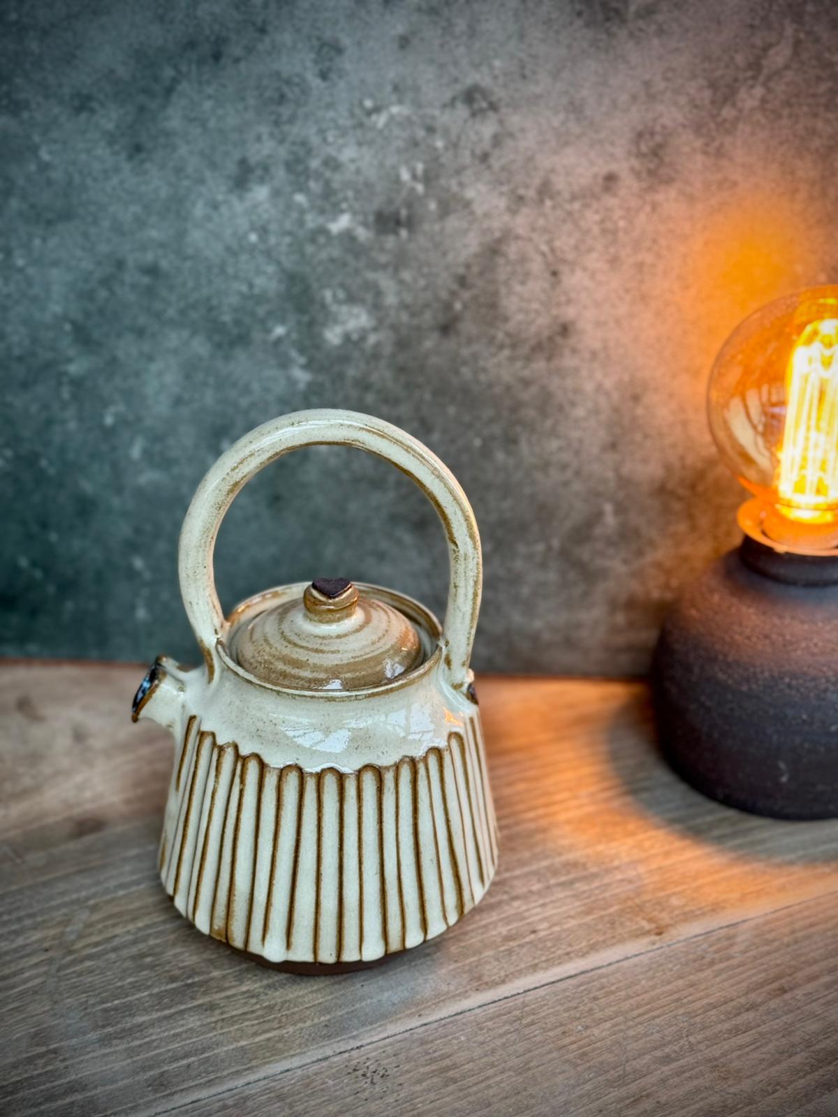 Beige hartjestheepot