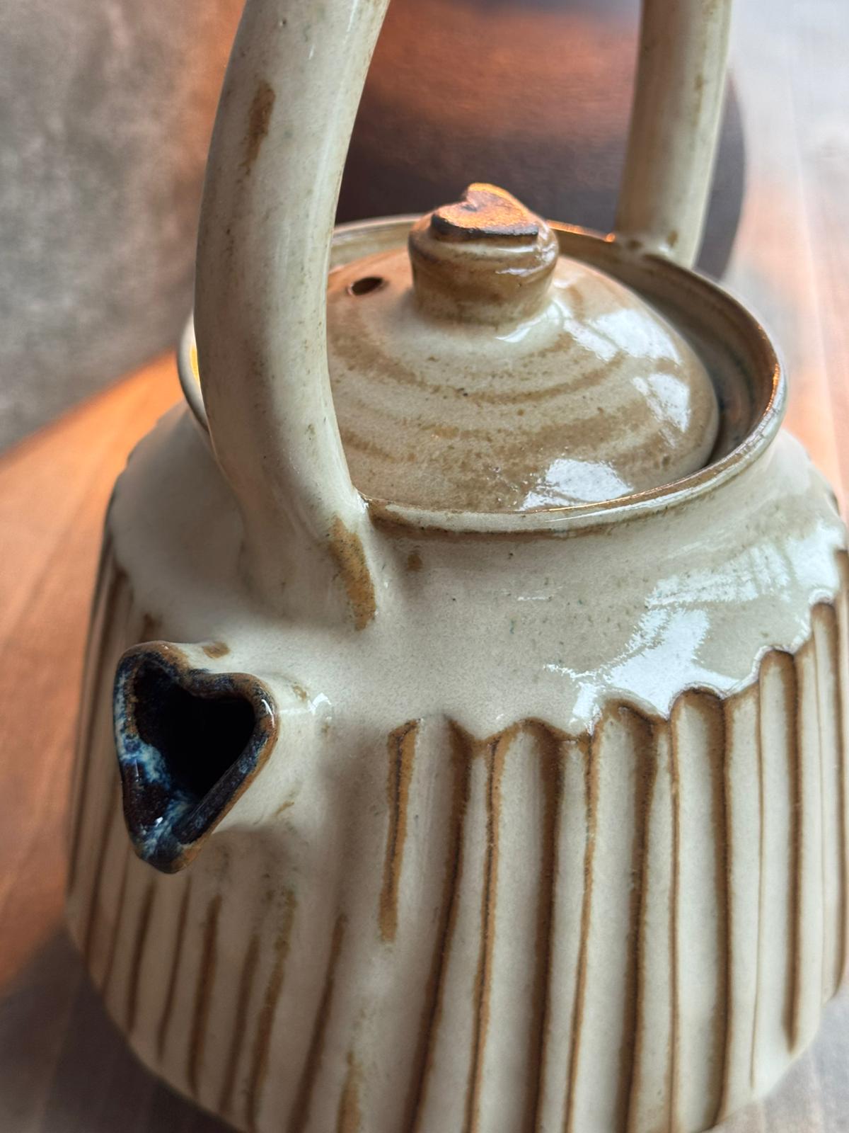 Beige hartjestheepot