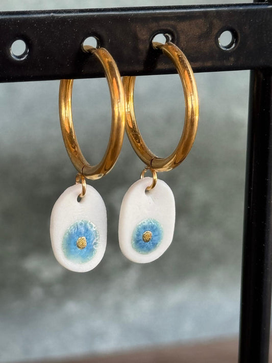 Oorring porselein blauw bloemetje