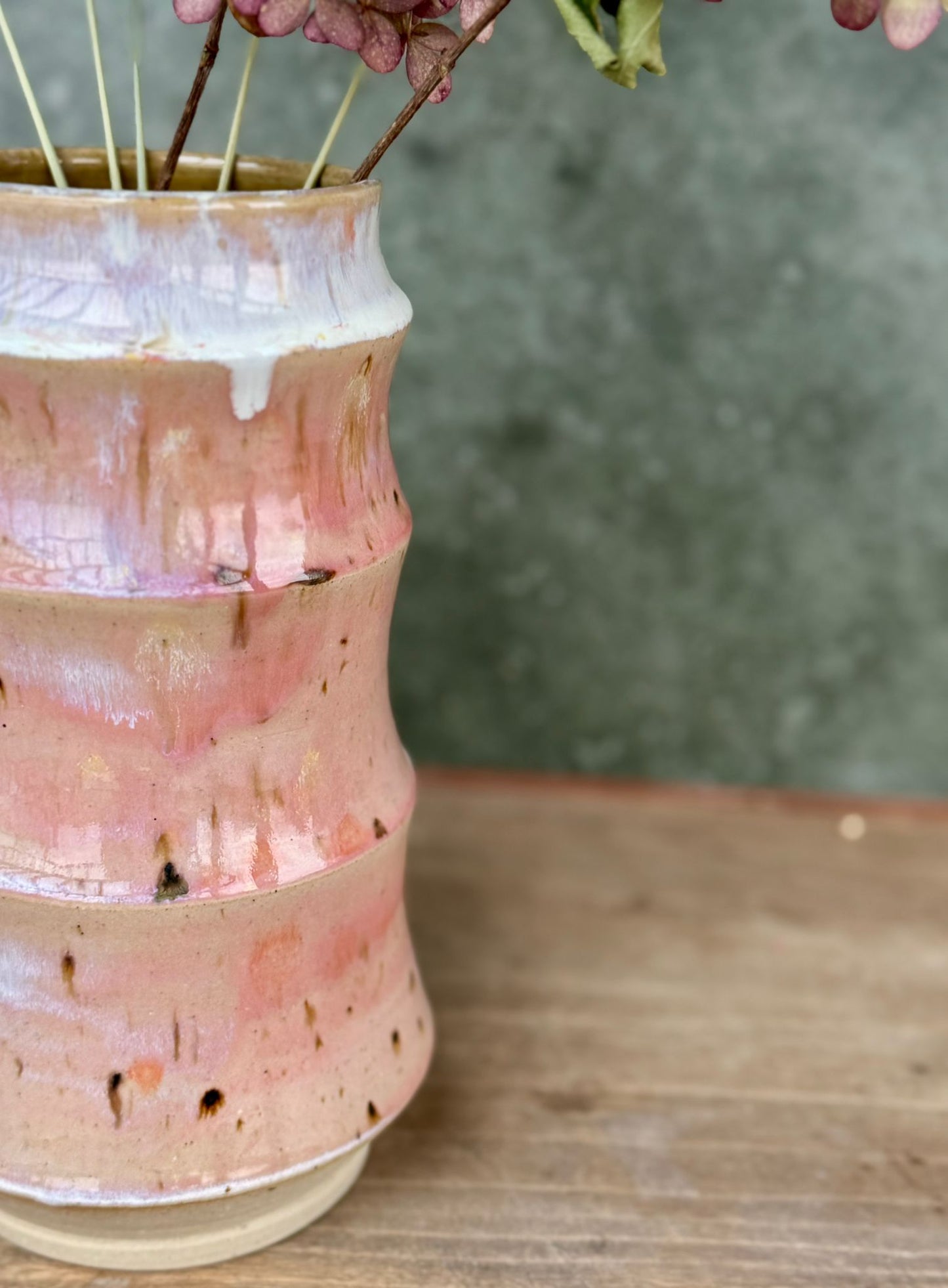 strakke roze ribbelvaas