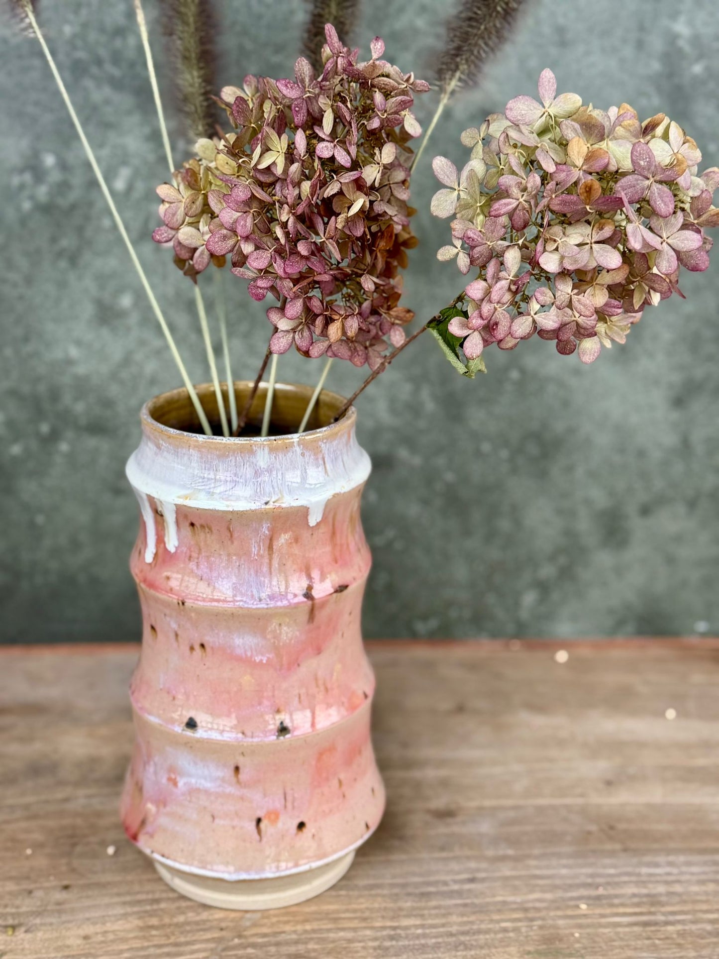 strakke roze ribbelvaas