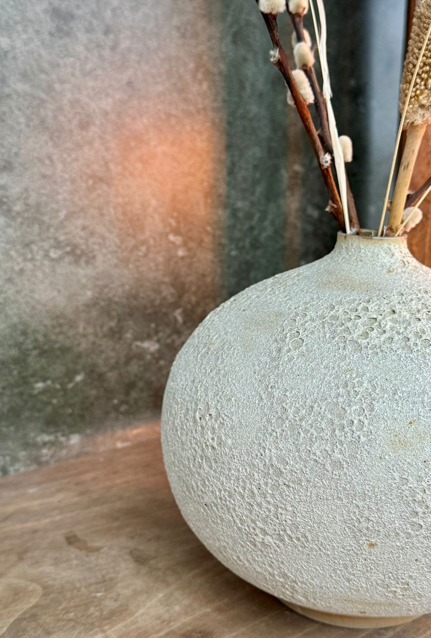 Bolle Magmavaas met fijn halsje