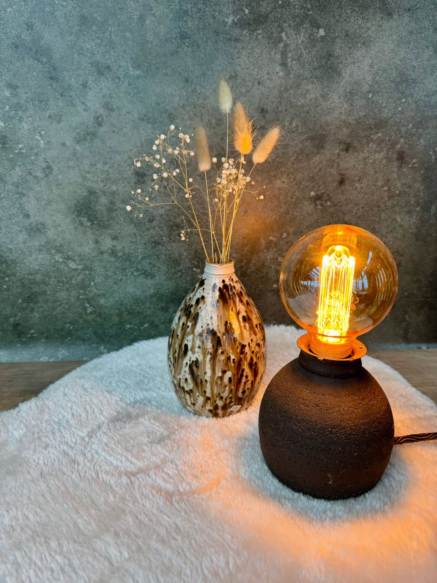 Sfeerlamp in ruwe bruine kleur