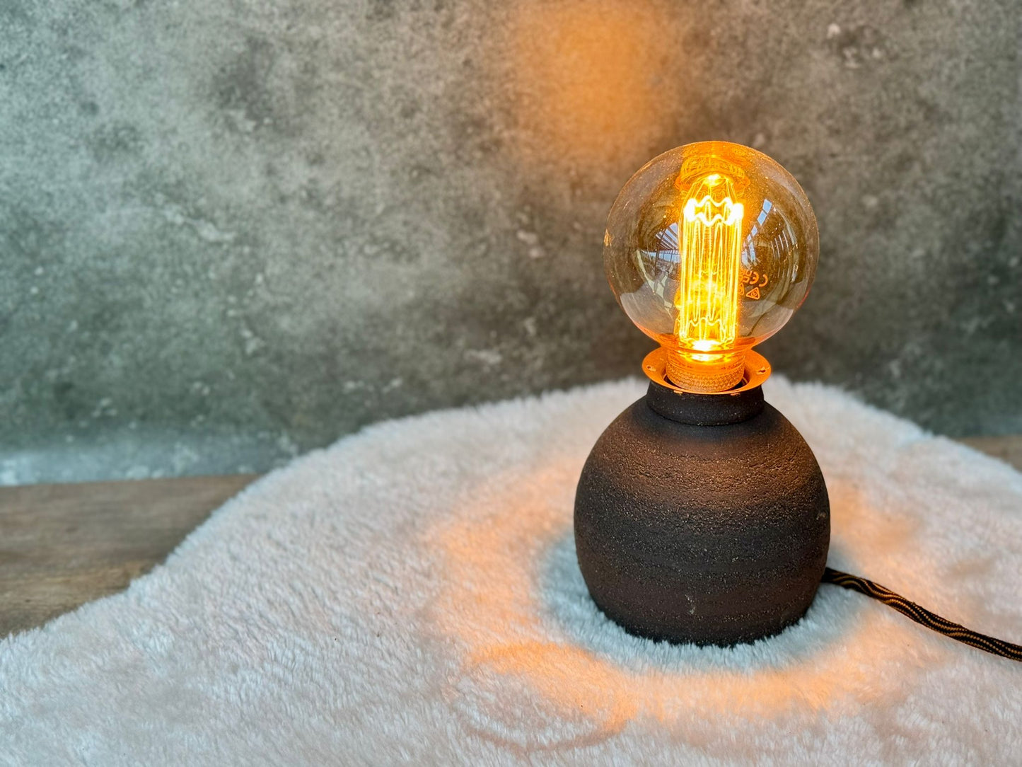 Sfeerlamp in ruwe bruine kleur