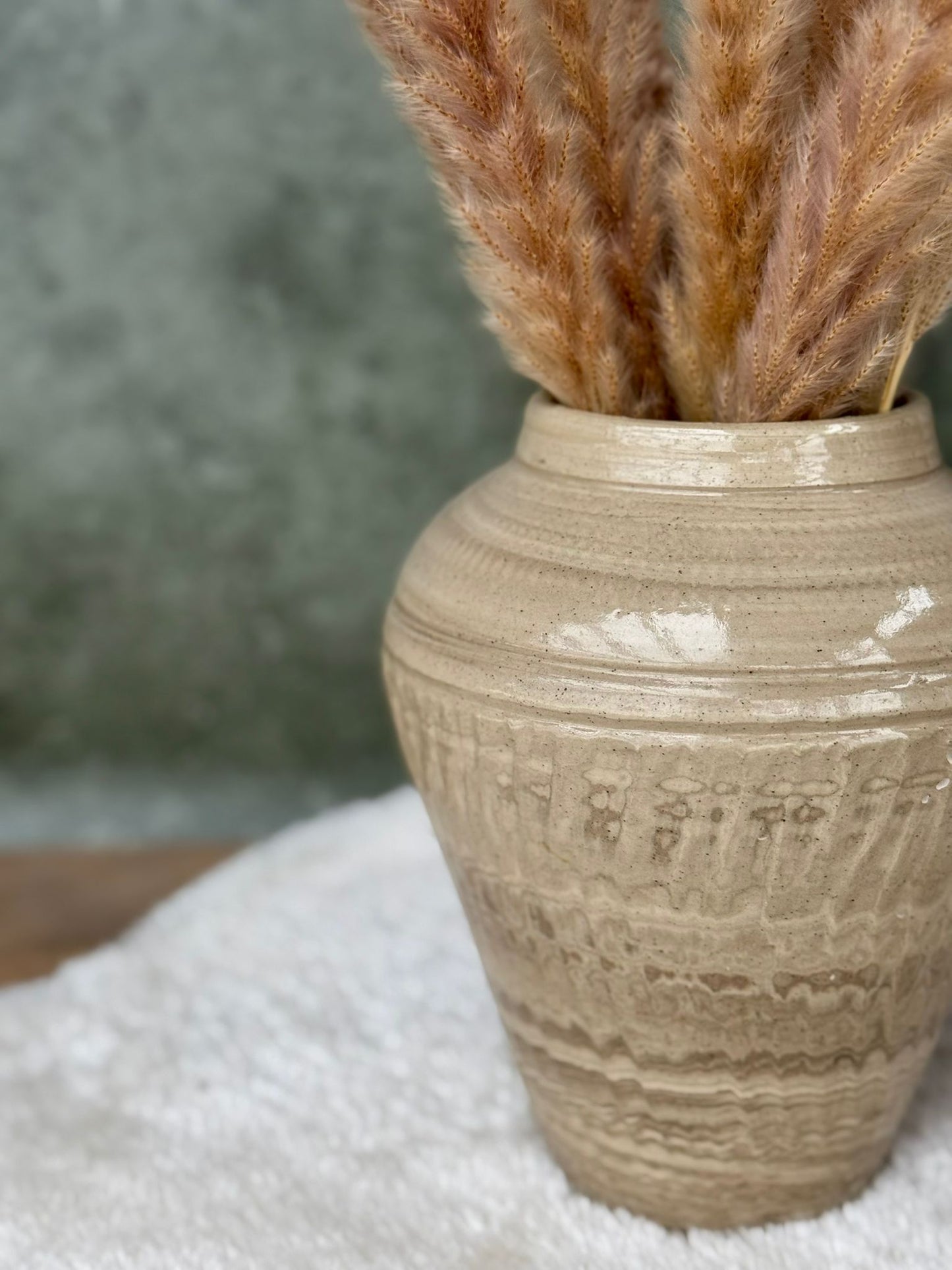 licht gemarmerde beige vaas met veel details