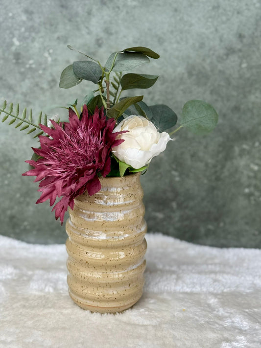 Ribbelvaas naturel met spikkeltjes