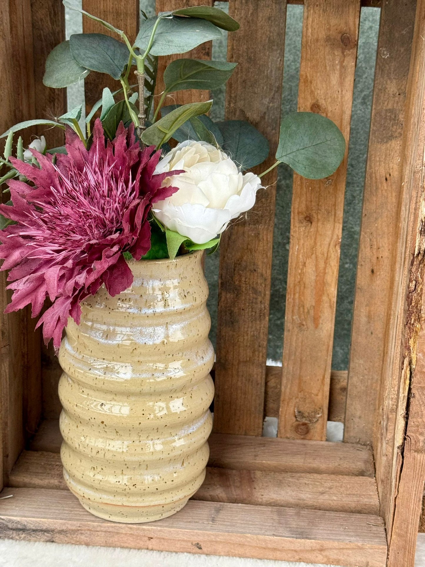 Ribbelvaas naturel met spikkeltjes